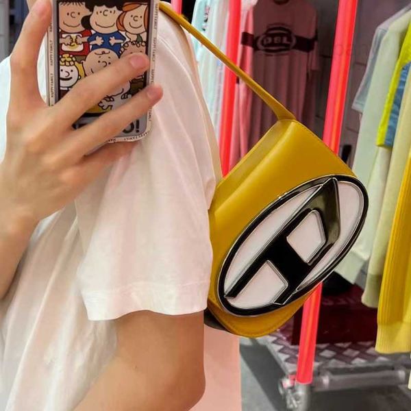 women's designer diesels summer d bag cross small body girl versatile temperament handheld one shoulder underarm 314v
women's designer diesels summer d bag cross small body girl versatile temperament handheld one shoulder underarm 314v