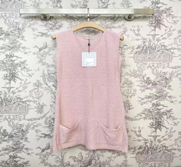 milan runway dress 2023 spring summer sleeveless v neck panelled designer dress brand same style dress 022117733069, Black
milan runway dress 2023 spring summer sleeveless v neck panelled designer dress brand same style dress 022117733069, Black