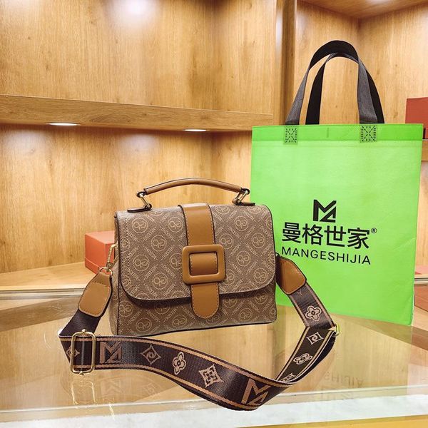 factory wholesale ladies shoulder bag 6 colors niche design elegant rhombic handbag this year's popular letter printing backpack flip b
factory wholesale ladies shoulder bag 6 colors niche design elegant rhombic handbag this year's popular letter printing backpack flip b