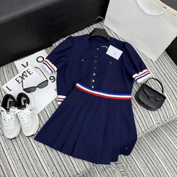 two piece dress designer 23 summer new academy style round neck with pressed pleated short skirt contrast triumphal arch set ofq4, White
two piece dress designer 23 summer new academy style round neck with pressed pleated short skirt contrast triumphal arch set ofq4, White