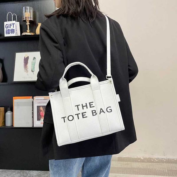 fashion designer handbag new printing simple tote bag large capacity letters portable underarm bag fashion trend single shoulder messenger b
fashion designer handbag new printing simple tote bag large capacity letters portable underarm bag fashion trend single shoulder messenger b