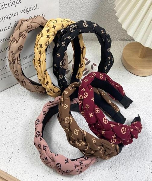 23ss luxury designers headbands women pu leather letter hair hoop presbyopia headwrap fashion outdoors hair accessories7015129, Silver
23ss luxury designers headbands women pu leather letter hair hoop presbyopia headwrap fashion outdoors hair accessories7015129, Silver