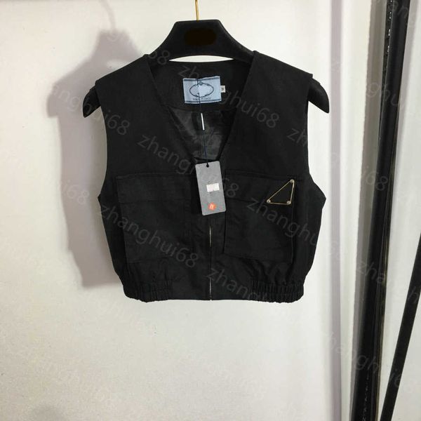 23ss womens designer clothing casual waistcoats letter triangle logo tooling pocket v-neck waistcoat womens clothing, Black;white
23ss womens designer clothing casual waistcoats letter triangle logo tooling pocket v-neck waistcoat womens clothing, Black;white