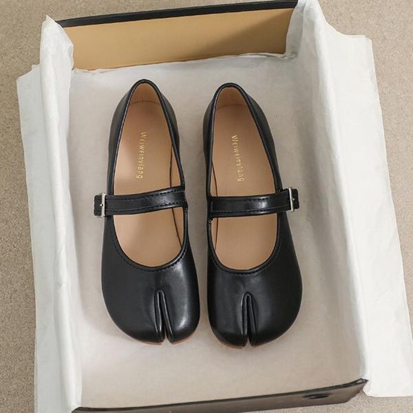 dress shoes leather split toe flat shoes woman mary janes tabi ninja flats female cozy dress shoes ankle belt moccasins plus size 35-43 2307, Black
dress shoes leather split toe flat shoes woman mary janes tabi ninja flats female cozy dress shoes ankle belt moccasins plus size 35-43 2307, Black