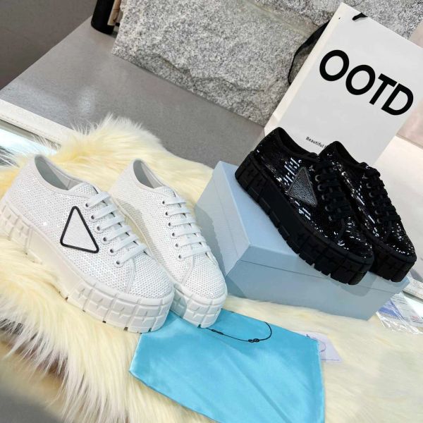 r women runners tranners shoe fashion ladies platform decorative tire pattern casual shoes double wheel sequined sneakers box size 35-41, Black
r women runners tranners shoe fashion ladies platform decorative tire pattern casual shoes double wheel sequined sneakers box size 35-41, Black