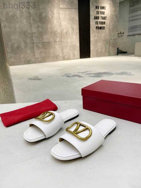 2023 women sandals slippers signature slide grainy cowhide casual sandal summer designer luxury fashion ladies beach flat flip flops, Black;grey
2023 women sandals slippers signature slide grainy cowhide casual sandal summer designer luxury fashion ladies beach flat flip flops, Black;grey