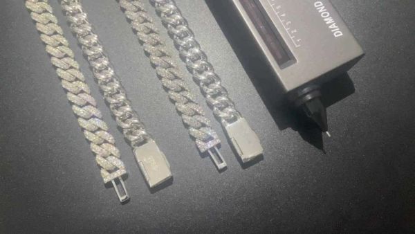 10mm moissanite cuban chain 925 silver iced out two tone moissanite diamond jewelry women men hip hop bracelet necklace
10mm moissanite cuban chain 925 silver iced out two tone moissanite diamond jewelry women men hip hop bracelet necklace