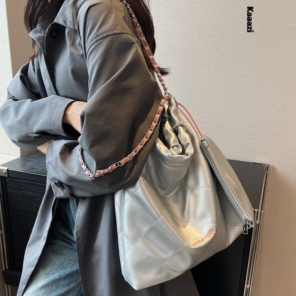 evening bags leather shoulder bag for women with chain luxury handbags underarm hobo large capacity tote shopping designer 2023 230721
evening bags leather shoulder bag for women with chain luxury handbags underarm hobo large capacity tote shopping designer 2023 230721