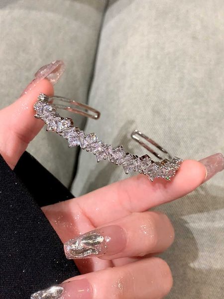 full sky star~light luxury sparkling fragmentation irregular diamond set zircon advanced exquisite with opening design bracelet, Golden;silver
full sky star~light luxury sparkling fragmentation irregular diamond set zircon advanced exquisite with opening design bracelet, Golden;silver
