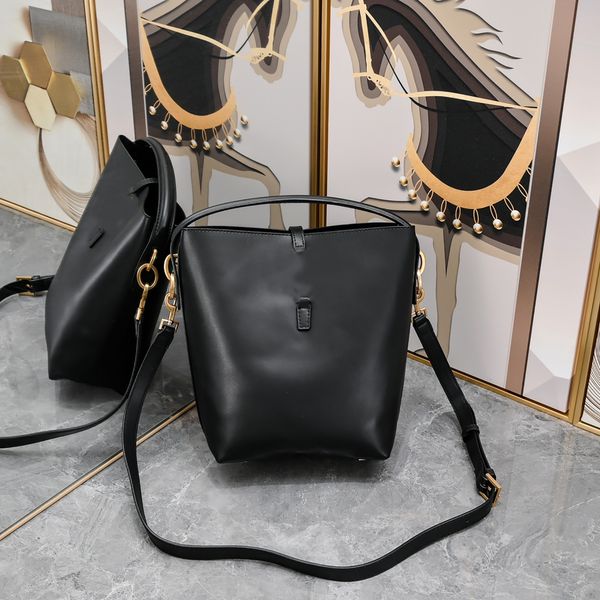 light luxury, high-end temperament, lazy style, going out for commuting, large capacity, one shoulder crossbody, portable and versatile
light luxury, high-end temperament, lazy style, going out for commuting, large capacity, one shoulder crossbody, portable and versatile