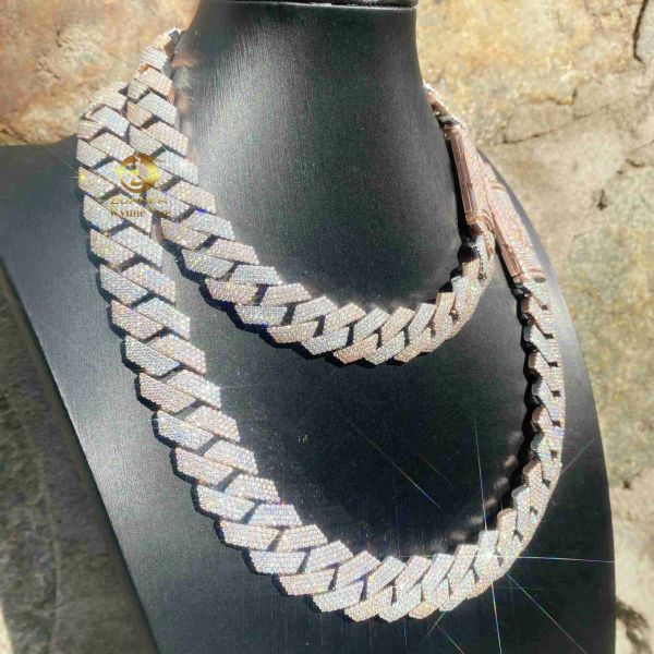 bussdown 500g thick handmade 15/18/20mm solid silver iced out vvs moissanite cuban link chain
bussdown 500g thick handmade 15/18/20mm solid silver iced out vvs moissanite cuban link chain