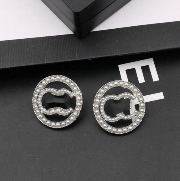 18k gold plated designers brand earrings designer letter ear stud women crystal pearl geometric earring for wedding party jewerlry8466614, Golden;silver
18k gold plated designers brand earrings designer letter ear stud women crystal pearl geometric earring for wedding party jewerlry8466614, Golden;silver