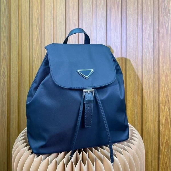 luxury designer backpack fashion casual large capacity nylon waterproof bag men and women chain backpack
luxury designer backpack fashion casual large capacity nylon waterproof bag men and women chain backpack