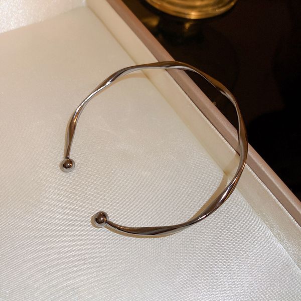 twisted pattern, simple and fashionable bracelet, high-end feeling, new style bracelet, trendy and niche design, girlfriends, cool style bra, Black
twisted pattern, simple and fashionable bracelet, high-end feeling, new style bracelet, trendy and niche design, girlfriends, cool style bra, Black