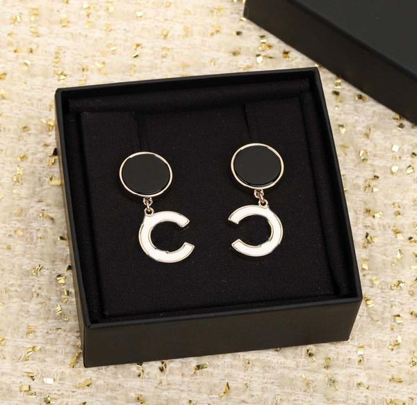 2023 luxury quality charm simple drop earring with black and white color enamel color have box stamp ps7437a8960102, Golden
2023 luxury quality charm simple drop earring with black and white color enamel color have box stamp ps7437a8960102, Golden