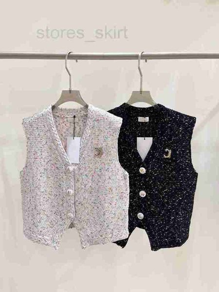 women's vests designer early autumn new series colorful woven v-neck knitted vest human fashion piece for women aavz, Black;white
women's vests designer early autumn new series colorful woven v-neck knitted vest human fashion piece for women aavz, Black;white