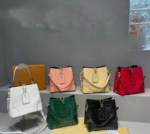 2023 new leather crocodile inset gilt bucket bag small light luxury hand bill of lading shoulder crossbody large capacity female bag
2023 new leather crocodile inset gilt bucket bag small light luxury hand bill of lading shoulder crossbody large capacity female bag