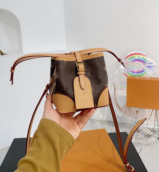 louls designer bucket bag shoulder bag designer woman vintage handbags crossbody designer handbag genuine leather fashion flower leather han
louls designer bucket bag shoulder bag designer woman vintage handbags crossbody designer handbag genuine leather fashion flower leather han