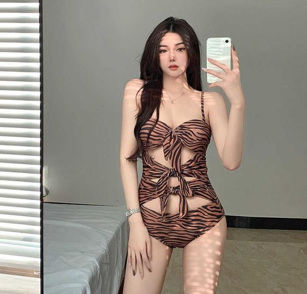 2022 new onepiece swimsuit female sense leopard triangle strap ins spring resort girl4782969, White;black
2022 new onepiece swimsuit female sense leopard triangle strap ins spring resort girl4782969, White;black