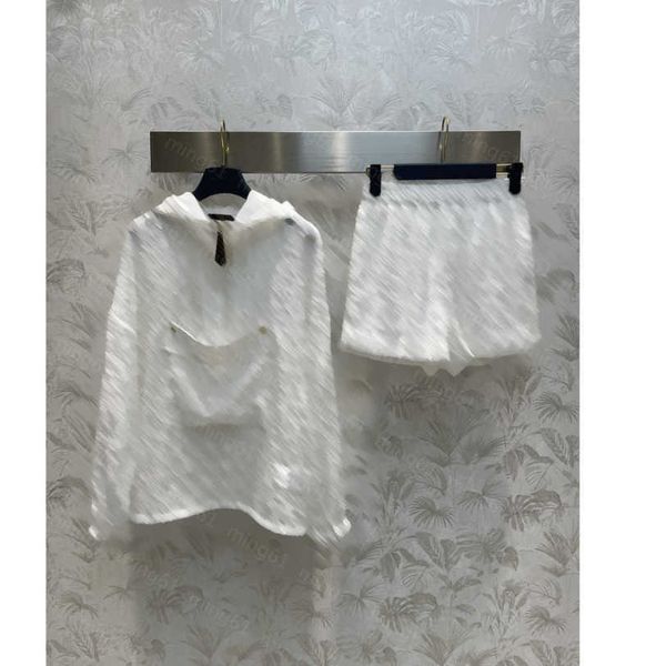23ss women pants sets womens designer clothing casual suit hooded letter logo jacquard half zip large pocket high-waisted elastic shorts set, White
23ss women pants sets womens designer clothing casual suit hooded letter logo jacquard half zip large pocket high-waisted elastic shorts set, White