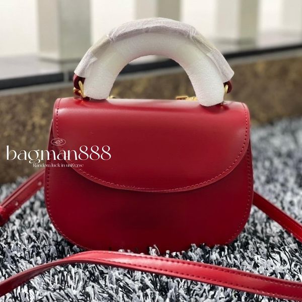classic luxury chain fashion saddle bag triomphe tofu fashion brand wallet vintage womens leather flap messenger designer bag adjustable str
classic luxury chain fashion saddle bag triomphe tofu fashion brand wallet vintage womens leather flap messenger designer bag adjustable str
