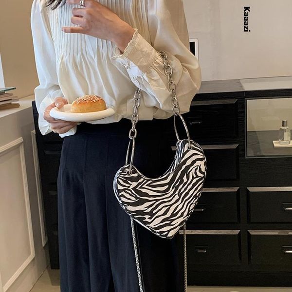 evening bags handbags for women personalized heart shape shoulder metal chain crossbody bag luxury designer handbag cool street 2023 230721
evening bags handbags for women personalized heart shape shoulder metal chain crossbody bag luxury designer handbag cool street 2023 230721