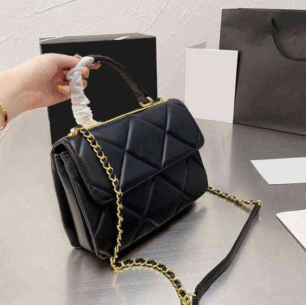 5a calfskin leather trendy bags handle quilted matelasse chain cc cross body shoulder bag classic flap large capacity famous designer
5a calfskin leather trendy bags handle quilted matelasse chain cc cross body shoulder bag classic flap large capacity famous designer