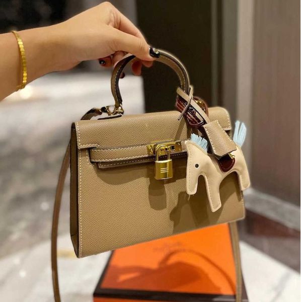 designer bag woman handbag messenger shoulder crossbody litchi textured togo layer leather color blocked classic pochette trumpet mini bags
designer bag woman handbag messenger shoulder crossbody litchi textured togo layer leather color blocked classic pochette trumpet mini bags