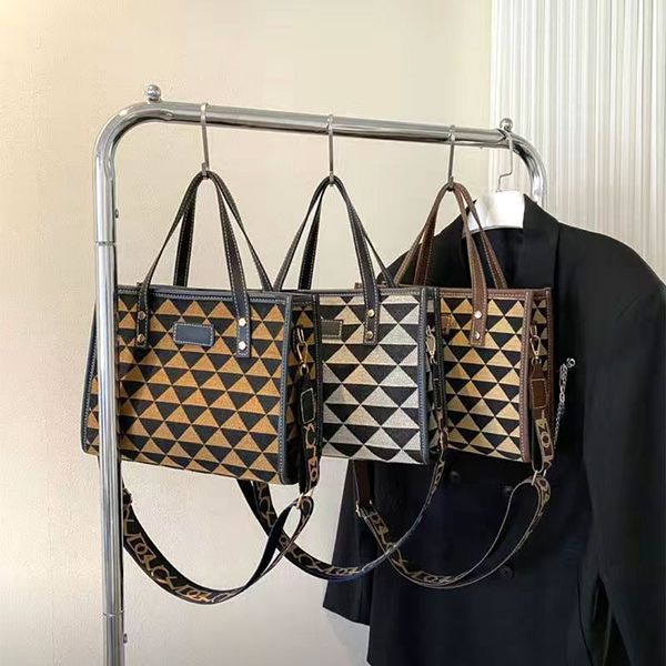 2023 new toth women bag retro niche large capacity commuter bag autumn and winter shoulder bag women's handbag crossbody
2023 new toth women bag retro niche large capacity commuter bag autumn and winter shoulder bag women's handbag crossbody