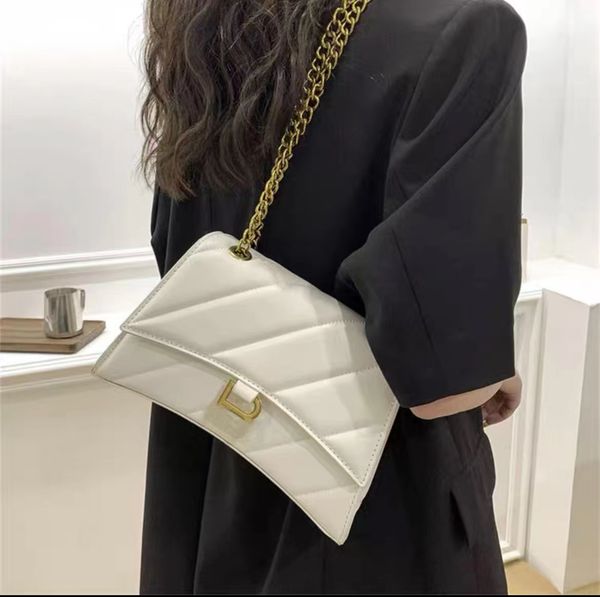 hourglass bag 2023 new fashion niche design black soft leather network red large capacity chain single shoulder crossbody bag
hourglass bag 2023 new fashion niche design black soft leather network red large capacity chain single shoulder crossbody bag