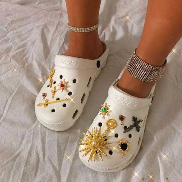 sandals new toe-covered hole shoes ladies fashion metal decorative flat clogs beach women platform sandals home slippers 230417, Black
sandals new toe-covered hole shoes ladies fashion metal decorative flat clogs beach women platform sandals home slippers 230417, Black