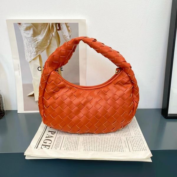 popular spring and summer diamond cross-body bag 2023 new bag women's high-end trendy niche versatile small square bag
popular spring and summer diamond cross-body bag 2023 new bag women's high-end trendy niche versatile small square bag