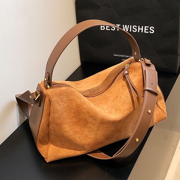 wholesale ladies shoulder bags 3 colors niche design solid color leather handbag large capacity soft frosted pillow bag joker color matching
wholesale ladies shoulder bags 3 colors niche design solid color leather handbag large capacity soft frosted pillow bag joker color matching