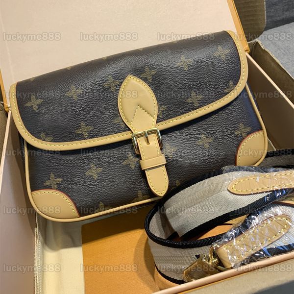 10a mirror quality designers 25cm diane messenger bag womens brown coated canvas handbag luxury small flap bags lady hobo crossbody shouler
10a mirror quality designers 25cm diane messenger bag womens brown coated canvas handbag luxury small flap bags lady hobo crossbody shouler