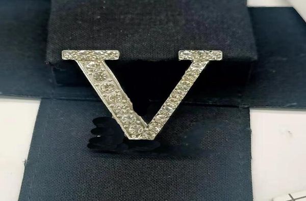 18k gold plated silver plateds brooches for mens womens fashion designer brand double letter pearl suit collar pin br5354688, Gray
18k gold plated silver plateds brooches for mens womens fashion designer brand double letter pearl suit collar pin br5354688, Gray