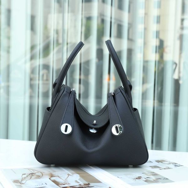 luxury hemrres tote bag new summer 2023 versatile mother bag lindys cow leather doctor women's shoulder portable pillow t8h6
luxury hemrres tote bag new summer 2023 versatile mother bag lindys cow leather doctor women's shoulder portable pillow t8h6