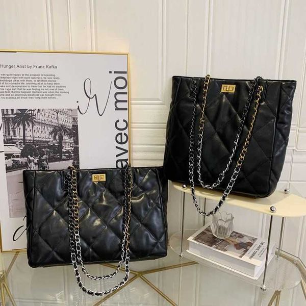 bag 10% off designer europe and america new big women's large capacity tote lingge chain one shoulder crossbody bag fashion
bag 10% off designer europe and america new big women's large capacity tote lingge chain one shoulder crossbody bag fashion