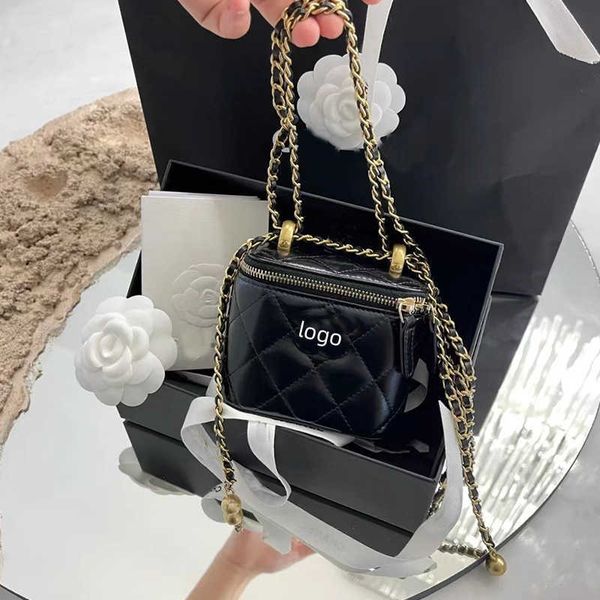 handbag designer 2023 new golden ball fragrant wind lingge box small versatile mini one shoulder crossbody change pocket red bag
handbag designer 2023 new golden ball fragrant wind lingge box small versatile mini one shoulder crossbody change pocket red bag