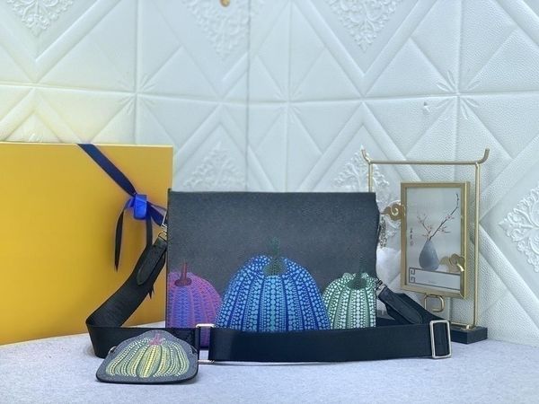classic, luxurious, high-quality leather, unique designer bag, wash bag, handbag, crossbody bag, makeup bag, wallet, shoulder bag
classic, luxurious, high-quality leather, unique designer bag, wash bag, handbag, crossbody bag, makeup bag, wallet, shoulder bag