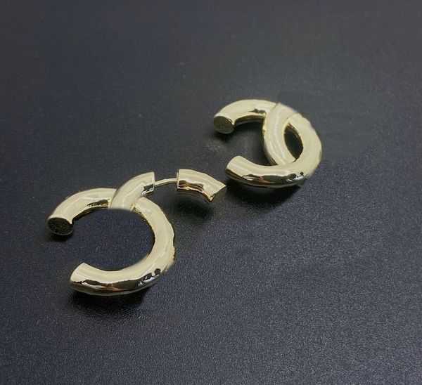 2023 luxury quality charm drop earring in 18k gold plated have box stamp special design ps7331b, Golden
2023 luxury quality charm drop earring in 18k gold plated have box stamp special design ps7331b, Golden