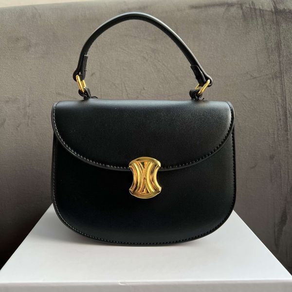 luxury designer saddle bag triomphe tofu totes crossbody flap bag patchwork genuine leather shoulder bags lady fashion clutch handbags triom
luxury designer saddle bag triomphe tofu totes crossbody flap bag patchwork genuine leather shoulder bags lady fashion clutch handbags triom