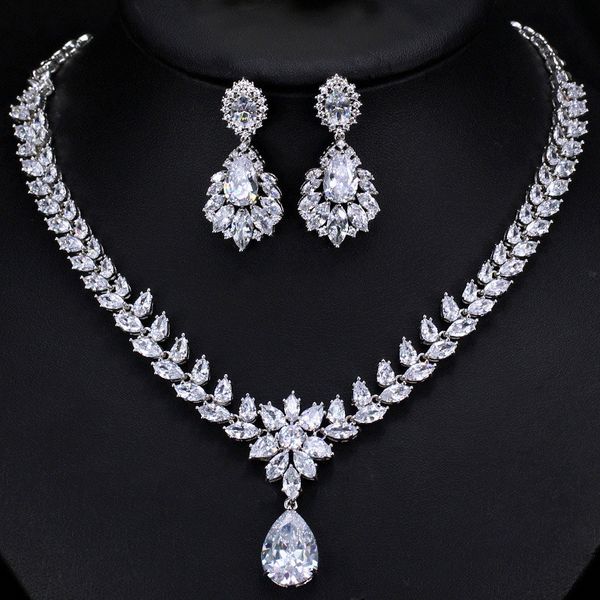 luxurious 2pc/sets diamond bride jewelry set designer woman white aaa cubic zirconia necklace earrings silver necklaces chokers for wedding
luxurious 2pc/sets diamond bride jewelry set designer woman white aaa cubic zirconia necklace earrings silver necklaces chokers for wedding