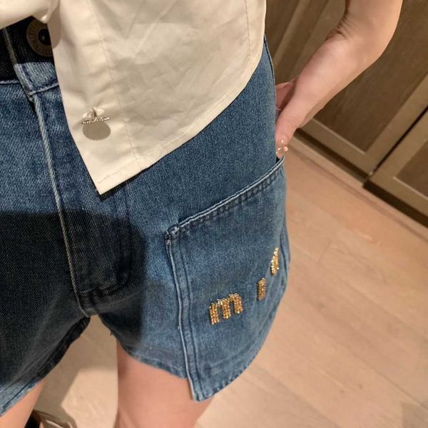 summer women's blue sticker denim shorts, denim fabric can not afford to ball anti-wrinkle, straight tube version of casual fashion, ev, White;black
summer women's blue sticker denim shorts, denim fabric can not afford to ball anti-wrinkle, straight tube version of casual fashion, ev, White;black