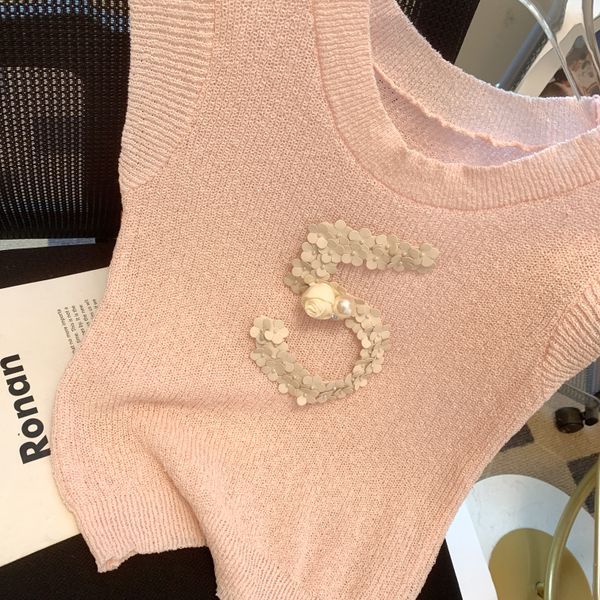 xiaoxiangfeng french heavy industry white ice silk knitted women's summer design sleeveless fashion top
xiaoxiangfeng french heavy industry white ice silk knitted women's summer design sleeveless fashion top
