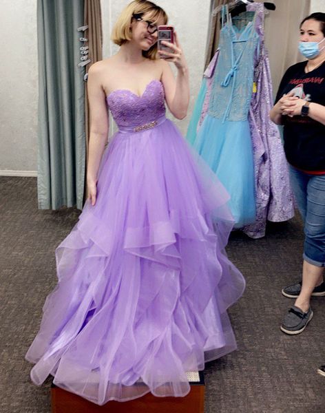 2023 selling a line sweetheart crystals beaded ruffle organza lilac pageant dresses girls formal long gowns prom dresses summer prom gowns, Black
2023 selling a line sweetheart crystals beaded ruffle organza lilac pageant dresses girls formal long gowns prom dresses summer prom gowns, Black