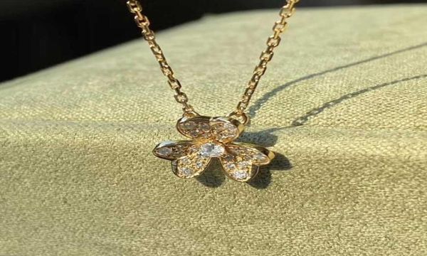 v gold material pendant necklace with sparkly diamonds for women wedding jewelry gift have stamp stud earring bracelet ps48721103381, Silver
v gold material pendant necklace with sparkly diamonds for women wedding jewelry gift have stamp stud earring bracelet ps48721103381, Silver