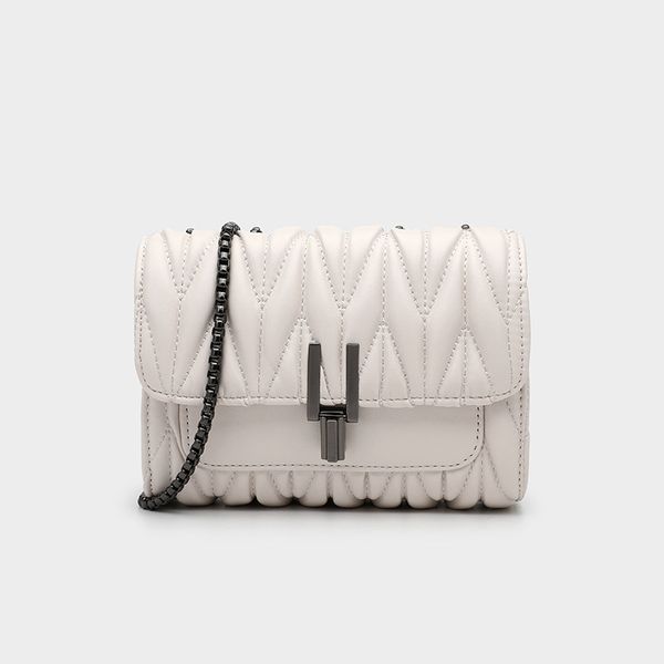 luxurious genuine leather crossbody bag: trendy diamond quilted pattern, versatile chain strap, ideal for summer - chic new arrival for styl
luxurious genuine leather crossbody bag: trendy diamond quilted pattern, versatile chain strap, ideal for summer - chic new arrival for styl