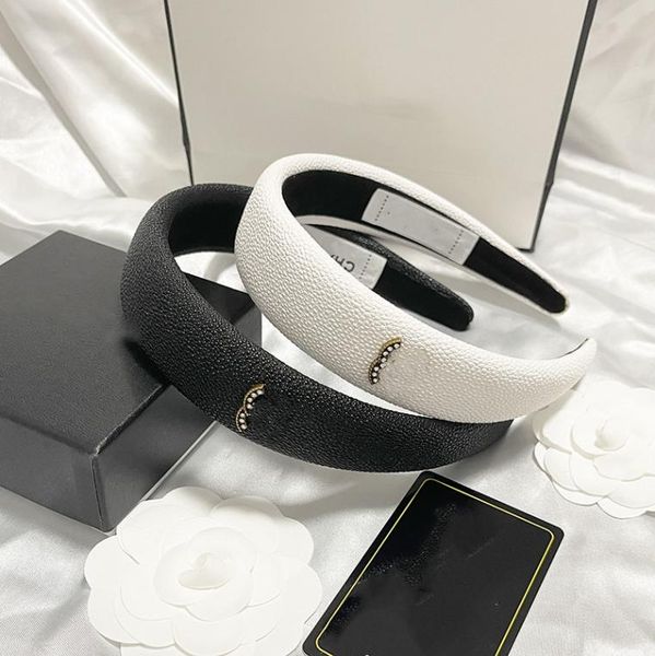c fashion leather headbands for women girls luxury hair bands white colors brand headband with inner label 2022 hair jewelry2928943, Silver
c fashion leather headbands for women girls luxury hair bands white colors brand headband with inner label 2022 hair jewelry2928943, Silver