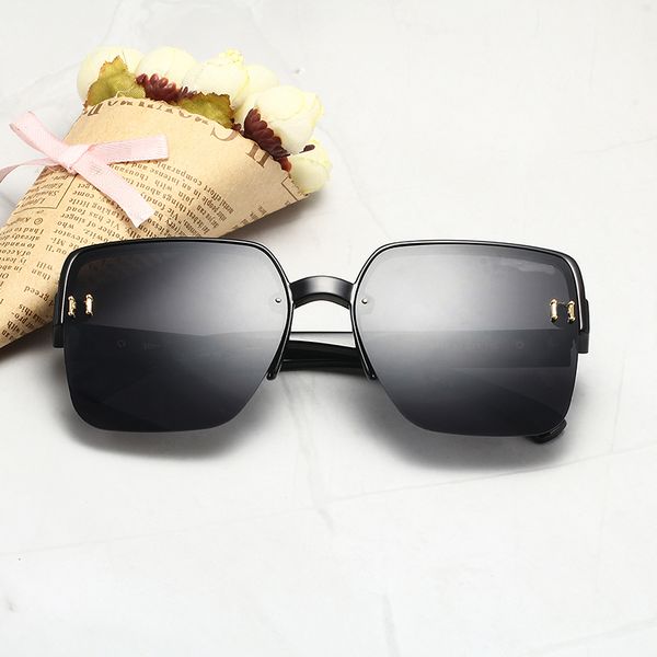 fashion couple luxurys designers sunglasses for women mens designer sun glasses outdoor drive holiday summer polarized woman sunglass box, White;black
fashion couple luxurys designers sunglasses for women mens designer sun glasses outdoor drive holiday summer polarized woman sunglass box, White;black