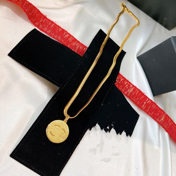 designer c-letter pendant necklaces trendy chain crysatal choker brand channel necklaces for women wedding ccity party jewelry couple gifts, Silver
designer c-letter pendant necklaces trendy chain crysatal choker brand channel necklaces for women wedding ccity party jewelry couple gifts, Silver